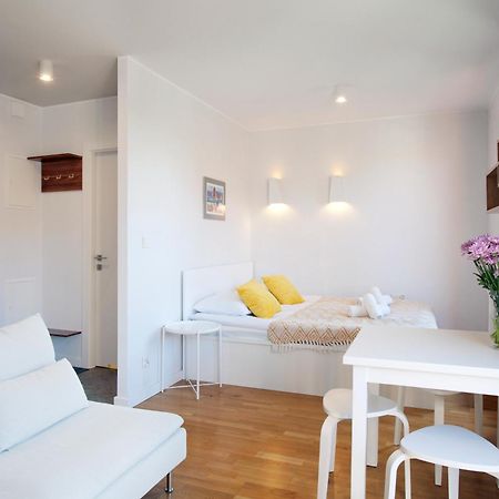 Marine Studio With Balcony And Parking By Tyzenhauz กดัญสก์ ภายนอก รูปภาพ
